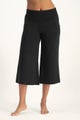 Urban Goddess Flow Capri Yoga Pants -joogahousut (Onyx Black)