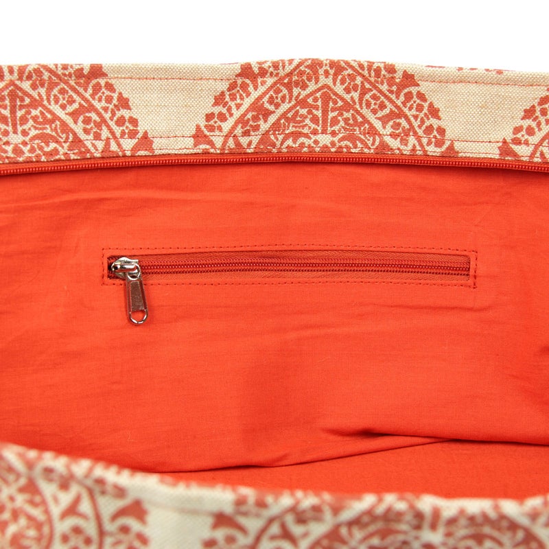 vetoketjullinen pieni tasku my&ouml;s sis&auml;puolella